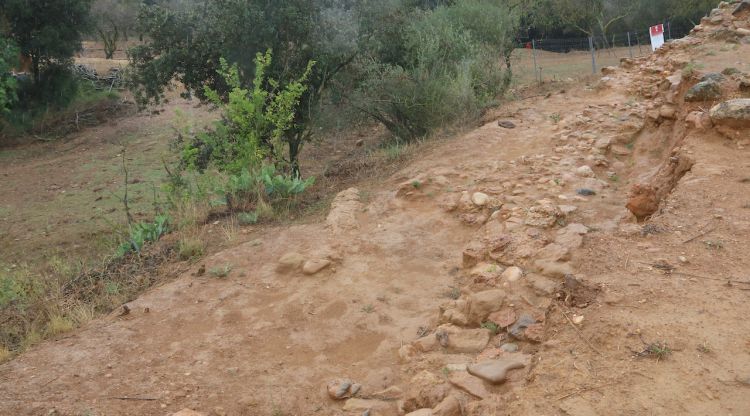 La zona fortificada que s'ha descobert en les darreres excavacions de Mas Castellar de Pontós. ACN
