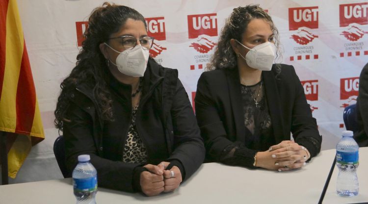 Vanesa Puebla i Carla Alexandra Paredes, les dues treballadores acomiadades per l'empresa. ACN