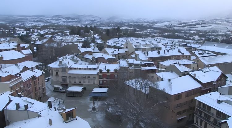 Puigcerdà a primera hora d'aquest matí després de la nevada. CCMA