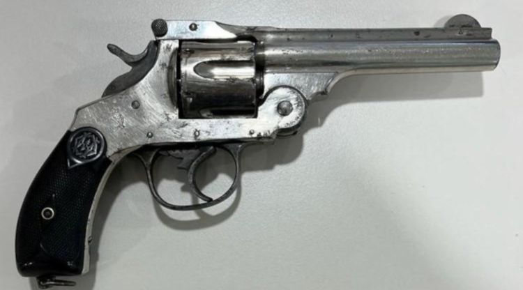 La pistola amb la que el detingut amenaçava les víctimes