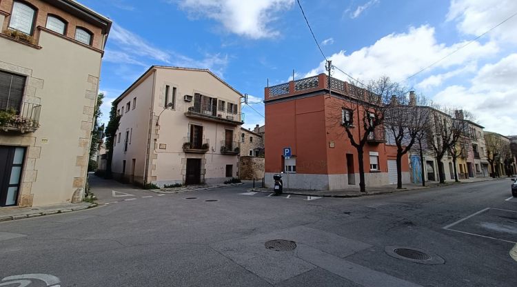 La plaça Surroca de Salt, ahir al matí