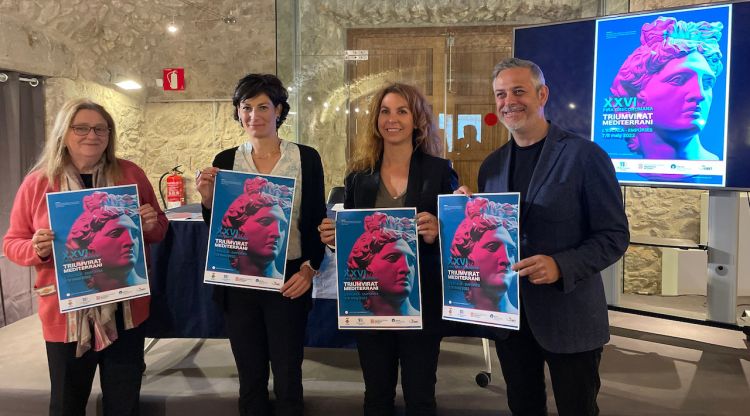 Els organitzadors del Triumvirat Mediterrani de l'Escala en la presentació del cartell de l'edició del 2022
