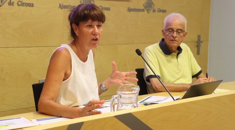 L'alcaldessa de Girona, Marta Madrenas, i el regidor de Neteja de Girona, Eduard Berloso, aquest matí. ACN