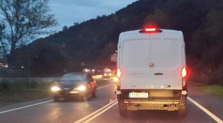Els vehicles aturats a prop de Celrà en direcció Girona. Anti-Radars Garrotxa