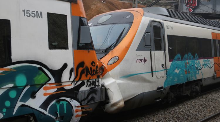 Imatge de l'encalç de dos trens a l'estació de Montcada i Reixac Manresa. ACN