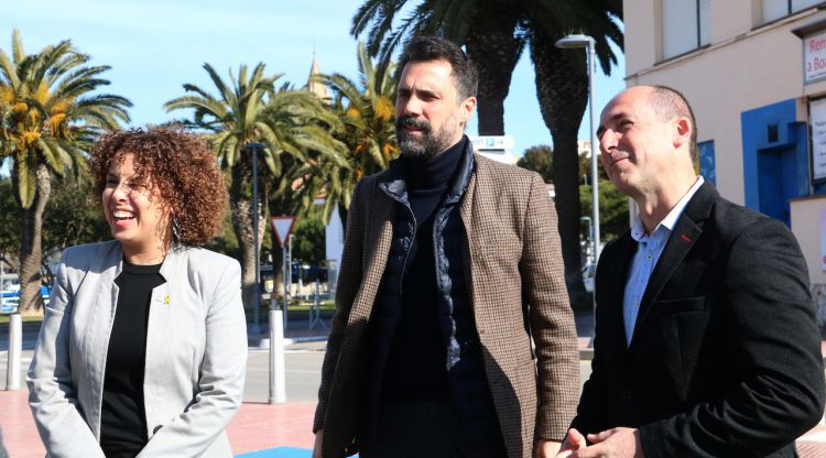 La delegada del Govern a Girona, Laia Cañigueral, el conseller d'Empresa, Roger Torrent, i l'alcalde de Palamós, Lluís Puig, al port de Palamós. ACN