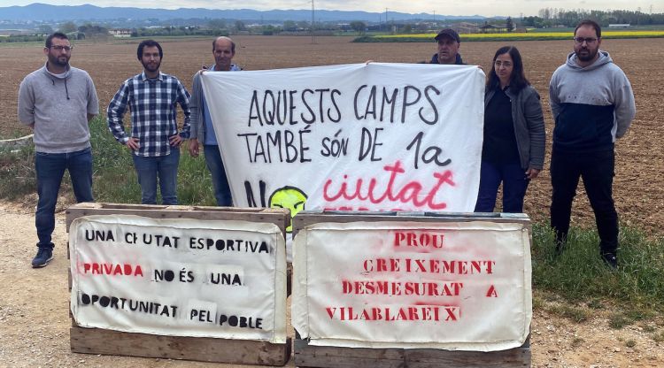 Front comú d'ecologistes, pagesos i veïns contra la ciutat esportiva del Girona FC a Vilablareix. ACN