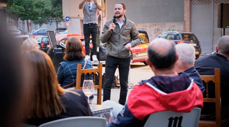 Adrià Lamelas durant l'acte final de campanya