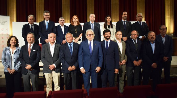 Els representants de les entitats que donen suport a la celebració de la Ryder Cup de golf a Girona, en un acte celebrat a la seu de Foment del Treball a Barcelona. ACN