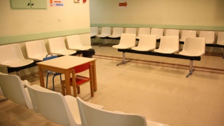 Sala d'espera sense ningú a la unitat de Pediatria del Trueta © ACN