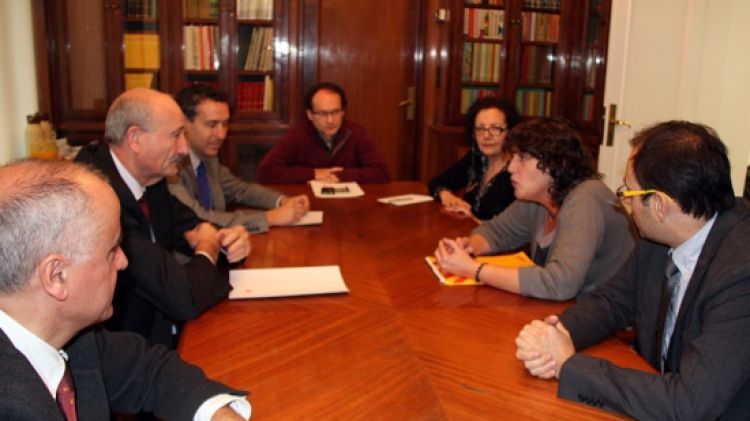 Reunió a la Cambra de Comerç entre el seu president i Teresa Jordà © ACN