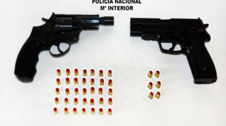 Aquestes són les pistoles que portava el detingut © ACN