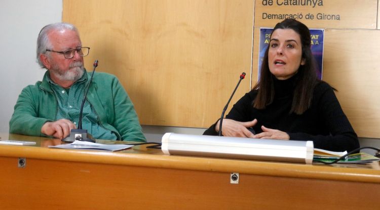 El representant de Mou-te en Bici, Xavier Corominas, i la fiscal especialitzada en trànsit de Girona Emma Ruiz. ACN