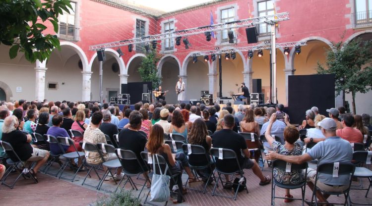 El públic del festival Istiu al concert d'Albert Pla l'any passat. ACN