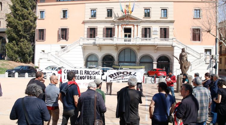 La concentració contra el racisme a Ripoll. ACN