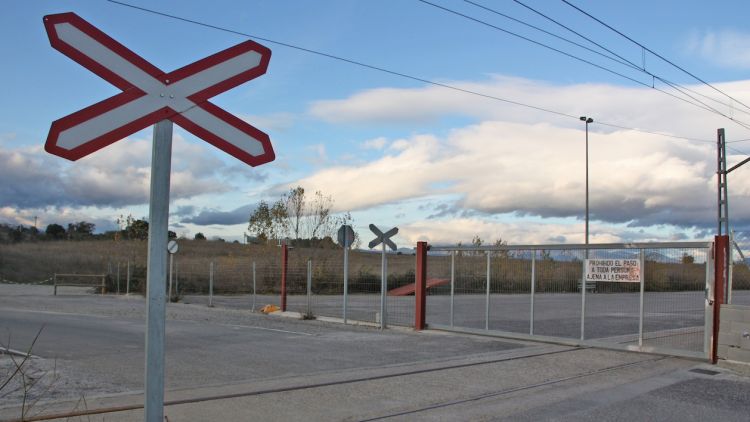 El nou centre intermodal s'aixecarà en uns terrenys adjacents a la plataforma que ara té Renfe a la zona industrial © ACN