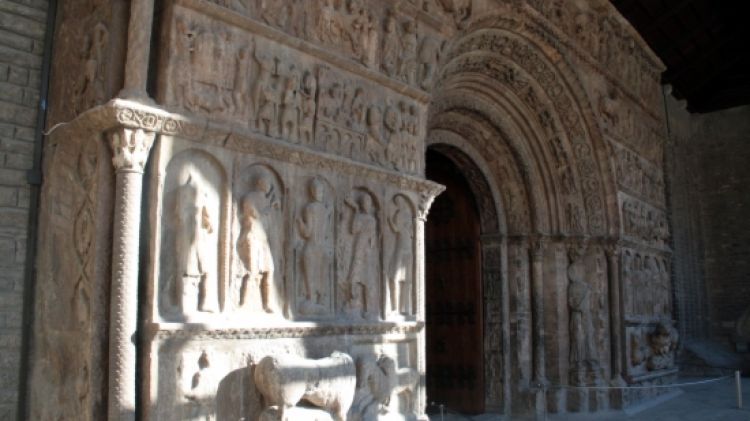 La portalada del monestir de Ripoll (arxiu)