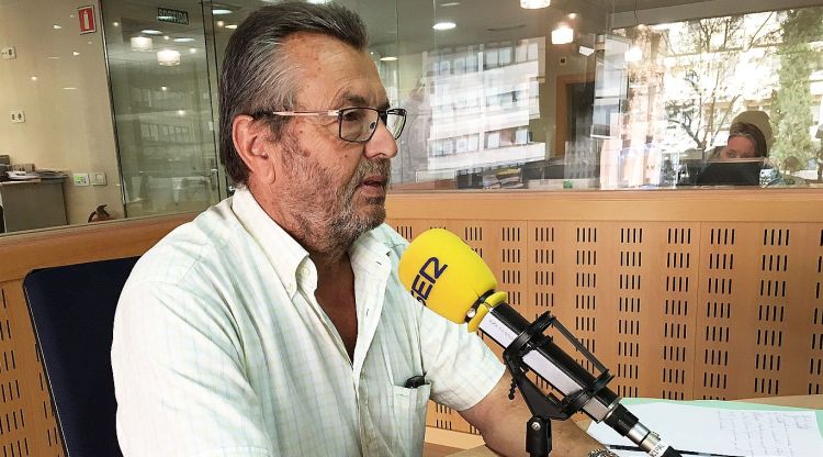 Carles Espígol durant una entrevista a Ràdio Girona el 2016. Clínica de Girona