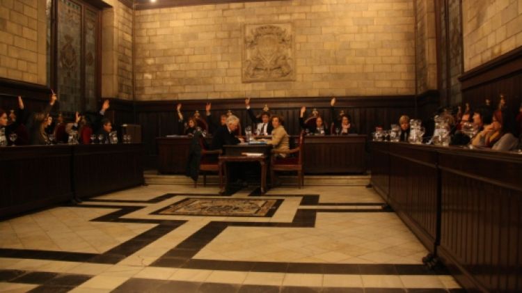 Els vots a favor dels pressupostos de Girona per al 2012 © ACN