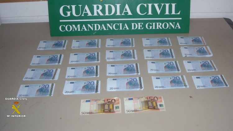 En total, es van incautar 7.940 falsificats repartits en 392 bitllets de 20 euros i dos bitllets de 50 euros © ACN