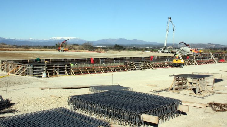 L'estació conversora de la MAT, en procés de construcció a Santa Llogaia d'Àlguema © ACN
