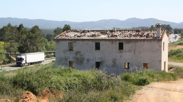 La casa on vivia el pagès de Vilademuls amb la seva família es troba al peu de l'N-II © ACN
