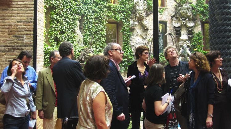Periodistes francesos a l'interior del Teatre Museu Salvador Dalí (arxiu)