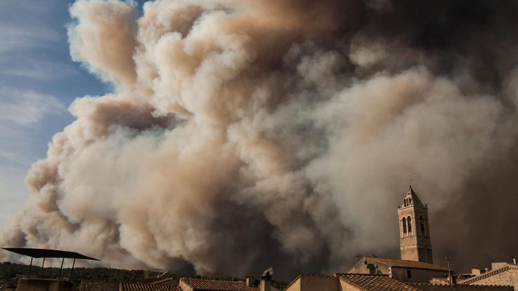 Les flames apropant-se al nucli de Vilanant © Activa Vilanant