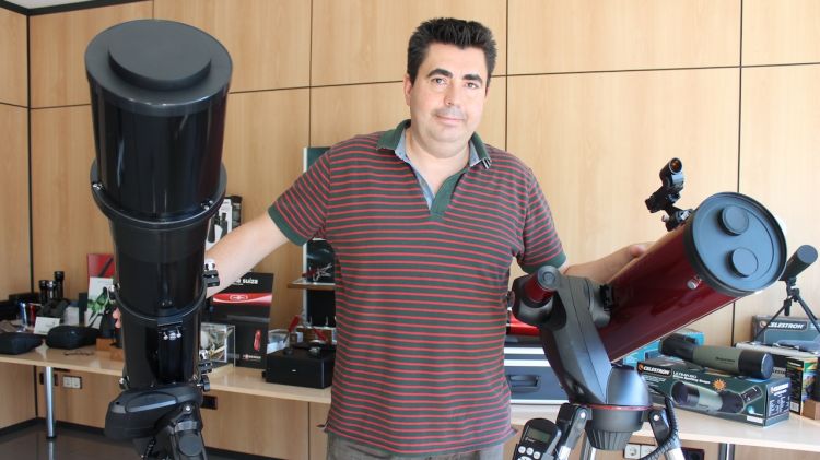 El director de telescopiomania.com, Xavier Nieto © ACN