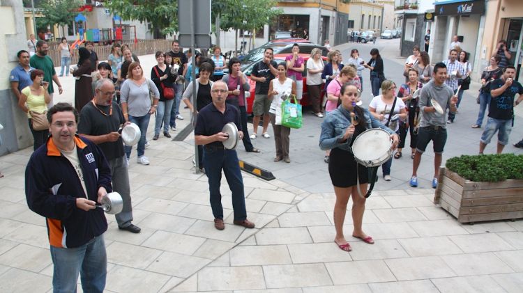 Els pares es van manifestar per protestar (arxiu)