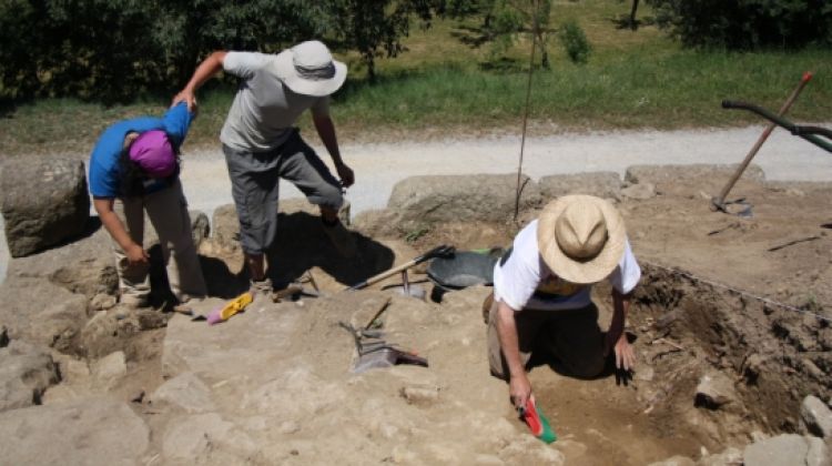 Els arqueòlegs treballant a Ullastret © ACN