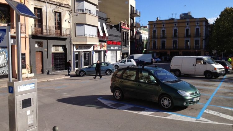La plaça del Sol és una de les noves zones blaves de Figueres