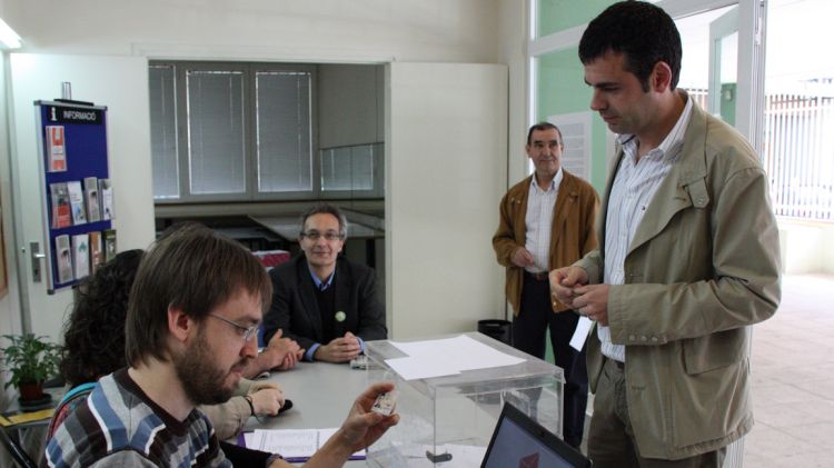 Santi Vila votant a les consultes a Figueres © AG