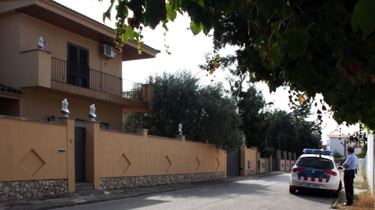 La casa on vivia l'empresari gironí que va matar a trets la seva dona es troba al carrer Lluís Borrassà © ACN