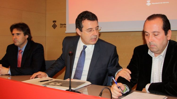 El president en funcions de la Diputació de Girona, Miquel Noguer (centre) © ACN