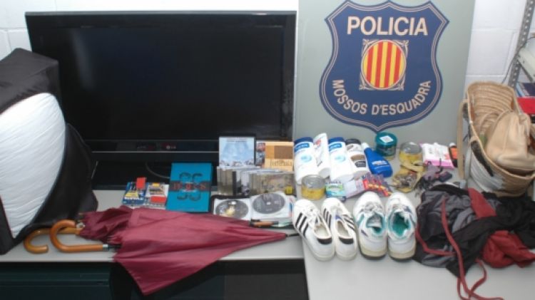 Diversos objectes que la detinguda havia sostret dels habitatges © ACN