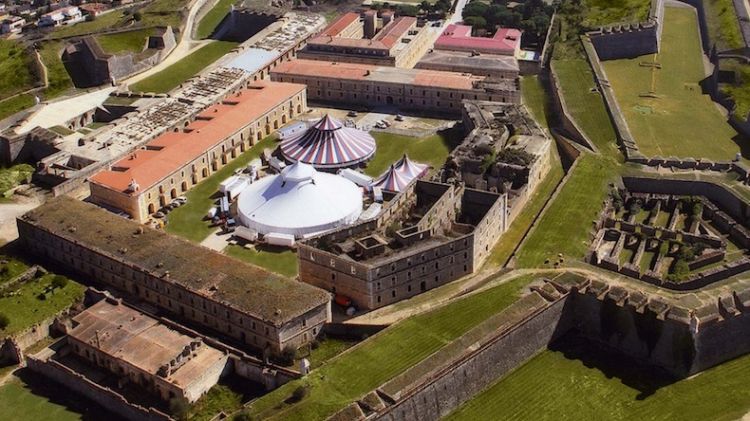 Imatge aèria de la primera edició del Festival Internacional del Circ Castell de Figueres © ACN