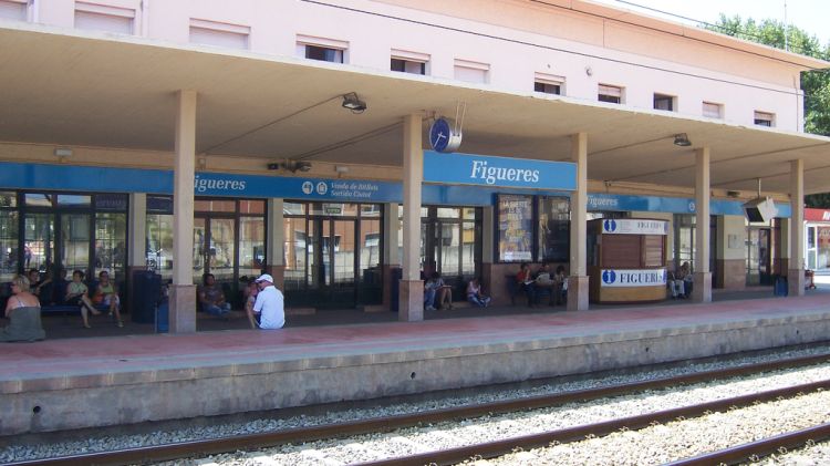 Estació de tren de Figueres © Mike Castle