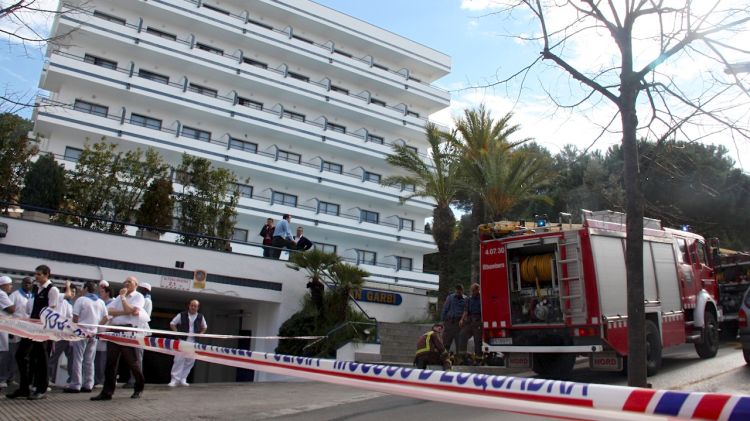 L'hotel acordonat per un incendi produït el març de 2013 © ACN