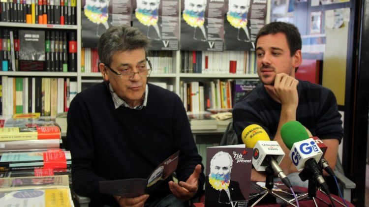 El director del documental 'Guanyarem', Lluc Salellas, i el llibreter i activista cultural, Guillem Terribas © ACN