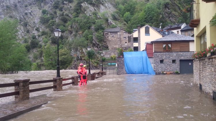 Llavorsí, al Pallars Sobirà, inundat per l'aigua © ACN