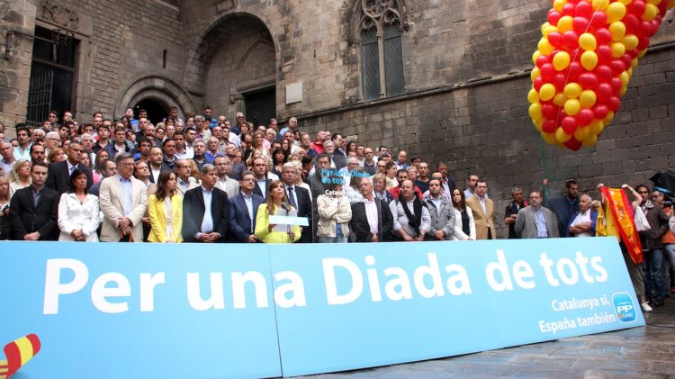 Unes 200 persones, a la plaça del Rei de Barcelona, a l'acte del PP per la Diada © ACN