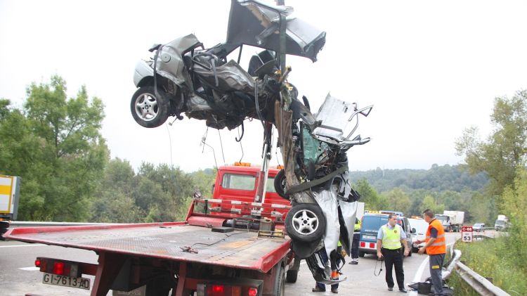 Els dos vehicles han xocat frontalment en l'accident mortal d'aquest dijous a Serinyà © ACN