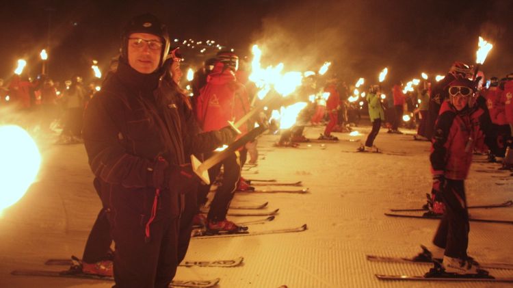 Esquiadors que han participat de la baixada de torxes © ACN
