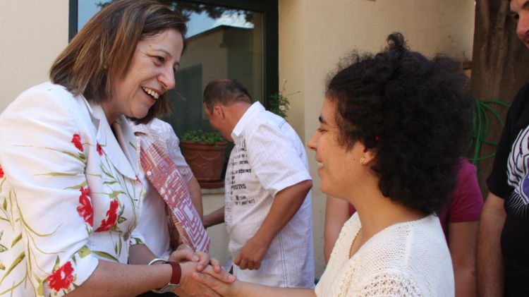 La consellera d'Acció Social, Carme Capdevila, durant la visita al centre per a persones amb discapacitats © ACN