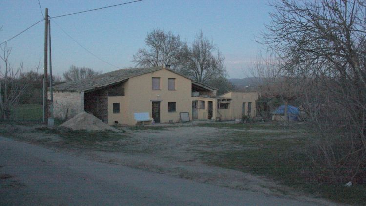 La masia Can Ribot, situada prop del polígon industrial de Riudellots de la Selva © ACN