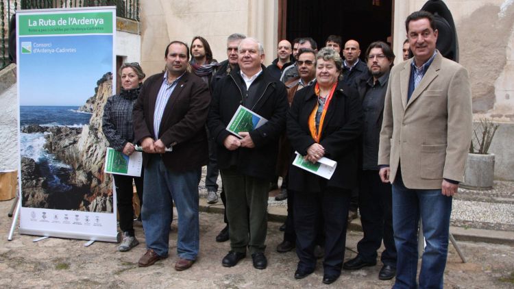Alcaldes i regidors dels set municipis que impulsen la ruta de l'Ardenya-Cadiretes © ACN