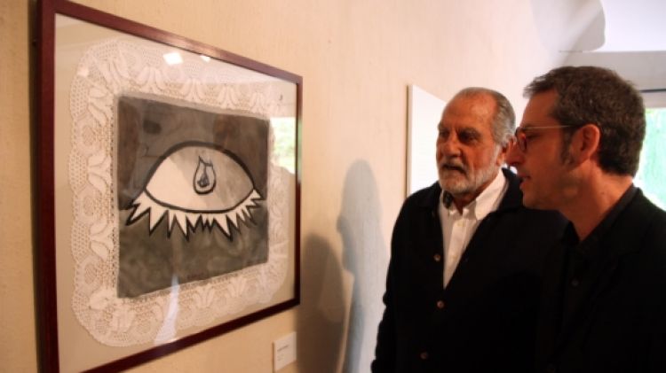 L'exposició mostra per primer cop obres sobre tapets de cotó que diferents artistes i intel·lectuals © ACN