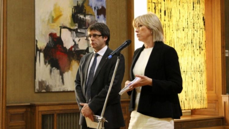 L'alcalde de Girona, Carles Puigdemont, i la comissària de l'exposició, Carme Sais © ACN