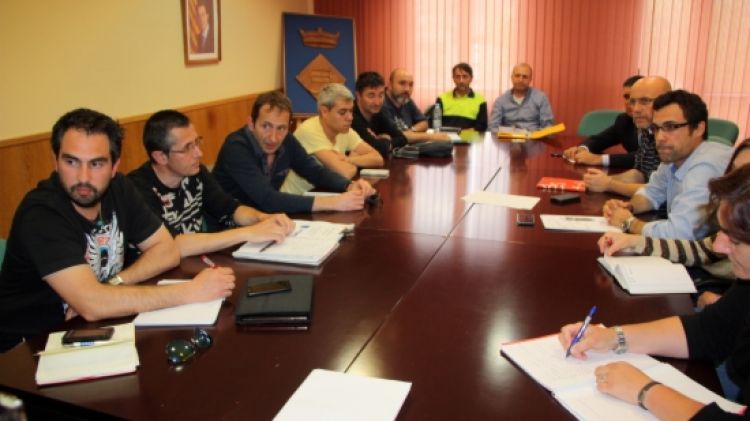 Els grups municipals de l'Ajuntament de Sarrià de Ter s'han reunit amb el comité de treballadors © ACN